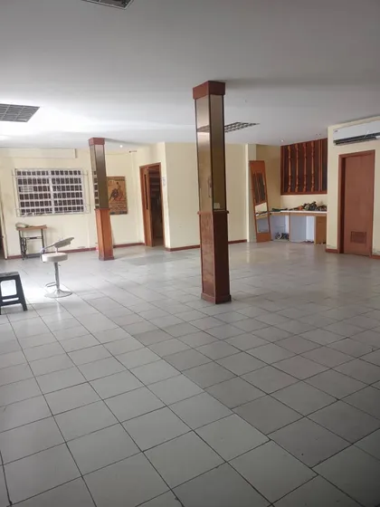 Galpón Con Casa Comercial Ubicado En La Calle Cantaura