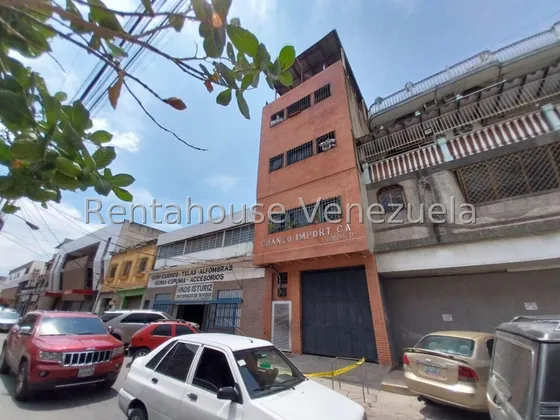 En Venta Edificio Comercial Zona Centro De Maracay Plena Av Bolivar Alto Trafico 4 Pisos Estacionamiento Oficinas Depositos Tirfasica Estef 25-7691