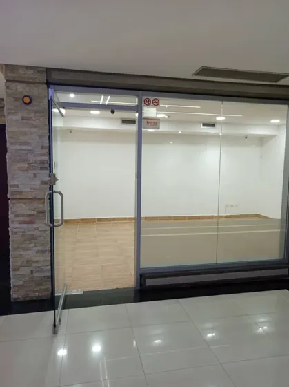 Local Comercial Torre De Servicio Medicos. Keivis V 