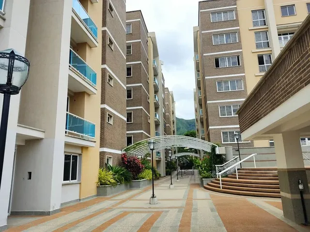 Lm Vende Apartamento En Res. Titanium Suites, Mañongo.