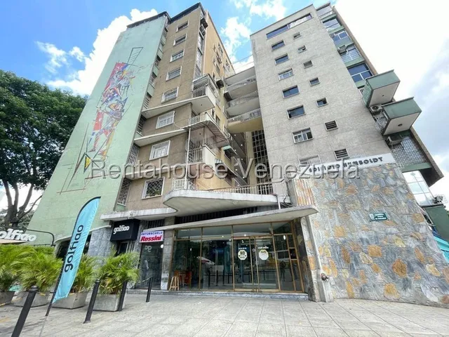 Alquilo Estupendo Consultorio Con Bella Vista, Altamira !!!  Que Puede Ser Usado Como Consultorio Estético O Consultorio Médico , Tiene 5 Cubículos .... Contactame...!!