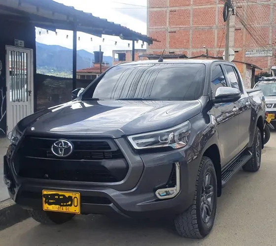 Toyota Hilux 2.4 Diésel 4x4 Aut