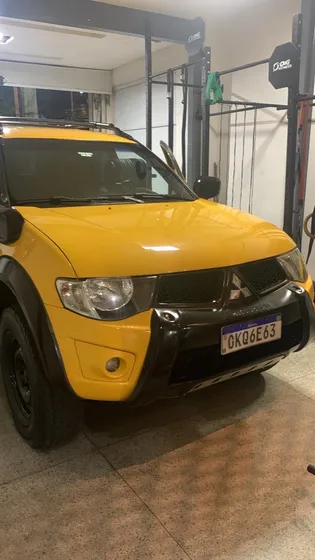Mitsubishi L200 3.2 Triton Savana Cab. Dupla 4x4 4p