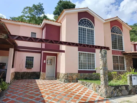 Casa En Venta Sector La Entrada Urbanizacion Lomas Del Rocio Naguanagua, St