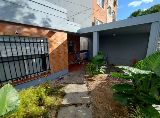 Amplia Y Cómoda Casa 3 Amb. Gran Fondo Cochera