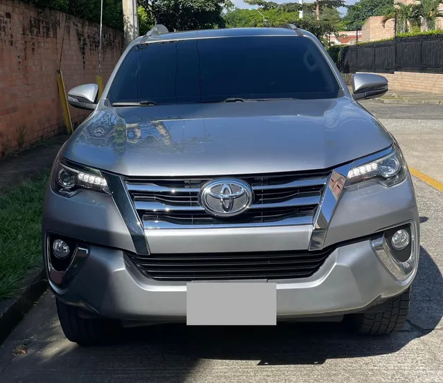 Toyota Fortuner Srv