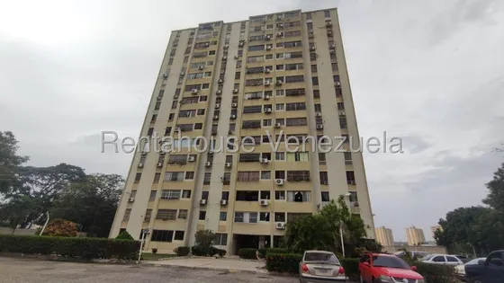 Mayra Lara Rah Tiene Para Ti, Apartamento En Alquiler, Con Excelente Ubicación Al Este De Barquisimeto, 2 Habitaciones, 1 Baño, 1 P/e, Aire Acondicionado, Vigilancia Privada, Cercano A Comercios Y Mas