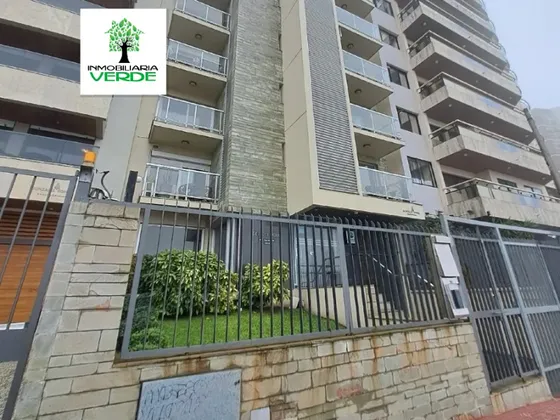 Apartamento En Alquiler En Malvin Con Vista Al Mar 