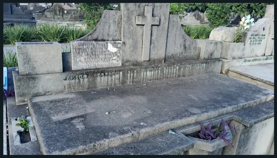 Jazigo Perpétuo - Cemitério De São Francisco Xavier No Caju, Rio De Janeiro