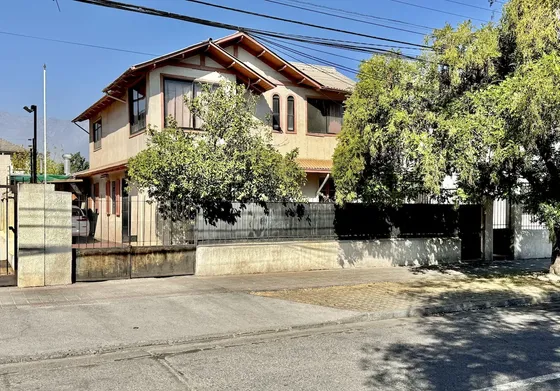 Tradicional Y Amplia Casa En Venta En Ñuñoa, Santiago