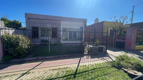 Casa En Alquiler De 2 Dormitorios C/ Cochera En Moreno