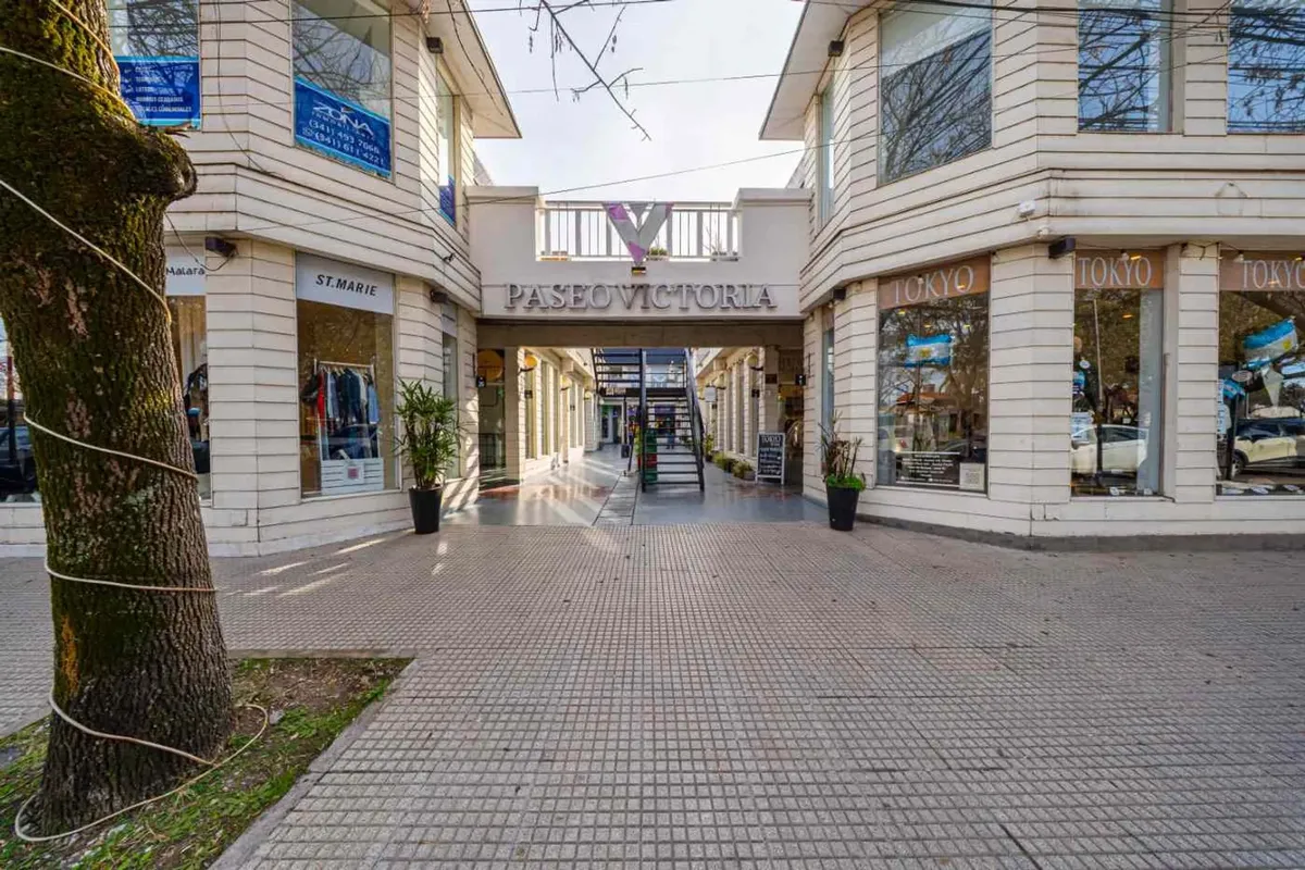 Commercial Premises for Sale at Galería Victoria Funes
