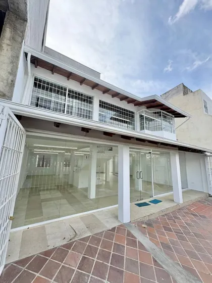 Amplia Propiedad Comercial Y Residencial Av. Los Agustinos 