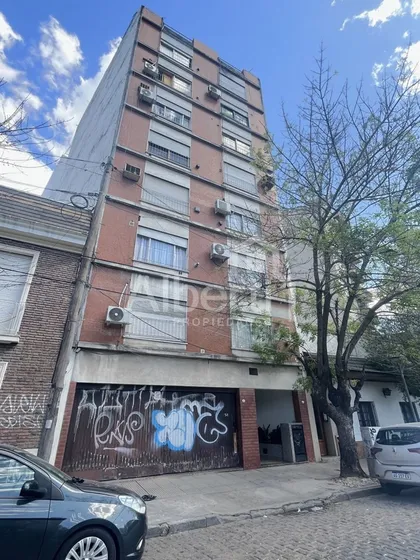 Venta Departamento Monoambiente En Haedo Centro.
