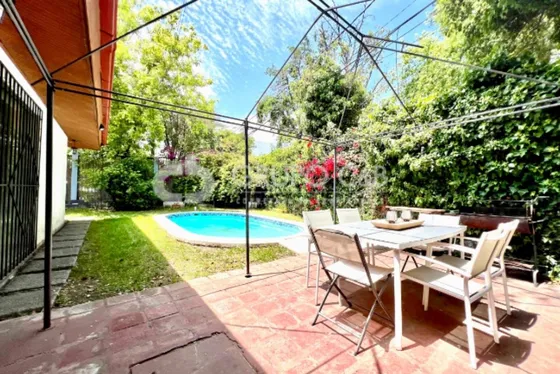 Casa En Venta De 4 Dorm. En La Reina
