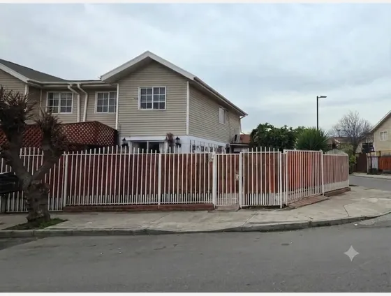 En Venta, Hermosa Casa Ubicada En Santa María De Maipú