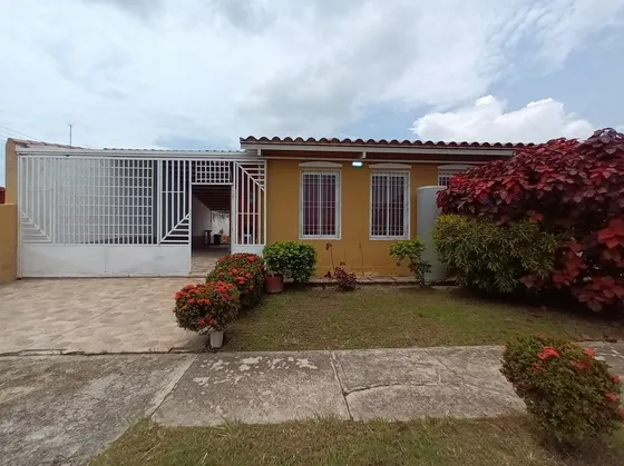 Cr Vende Casa En Urb. Prados Del Lago, Ciudad Alianza, Guacara.