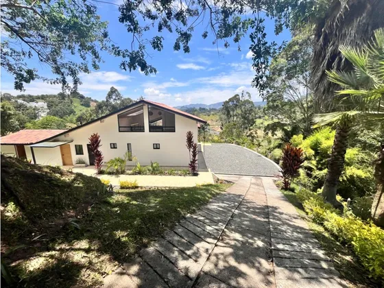 Casa Finca En El Peñol Con Salida A La Represa