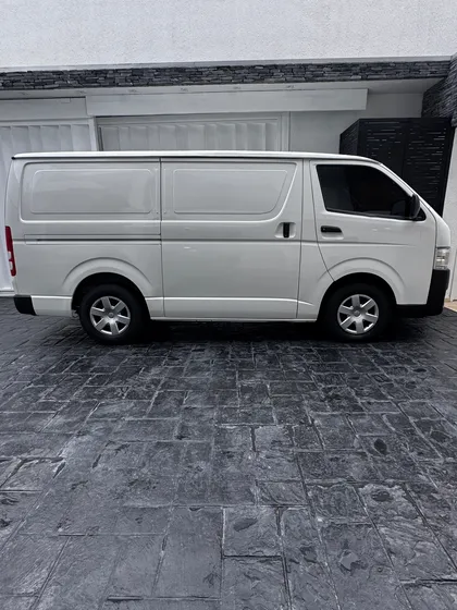 Toyota Hiace Full Equipo