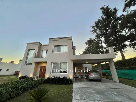 Casa En Venta 4 Ambientes Barrio La Cesarina 