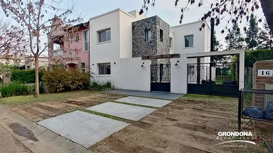 Casa Minimalista En Venta En Los Olivares