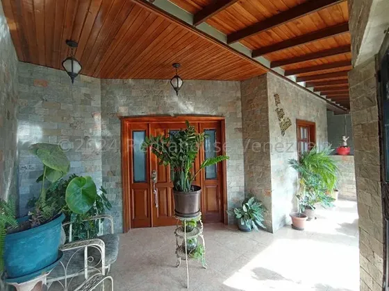 Las Cayenas Maracay Venta De Hermosa Casa Con Terreno Llame Y Conversemos De Su Nuevo Hogar Gbf 25-14724