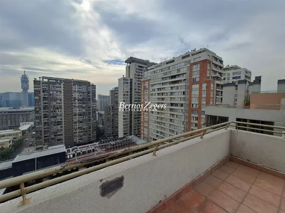 Departamento En Arriendo De 1 Dorm. Cercano A Metro Moneda