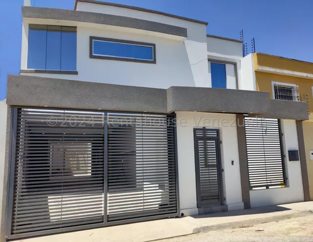 Lujoso Townhouse En Venta Ubicado En La Morita Urb Villas Ingenio I Db 24-28766