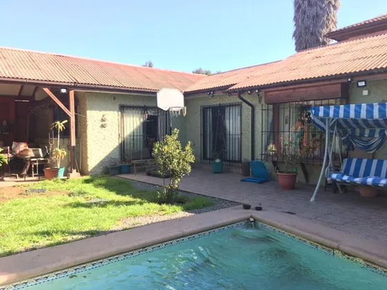 Casa En Venta De 4 Dorm. En Concón
