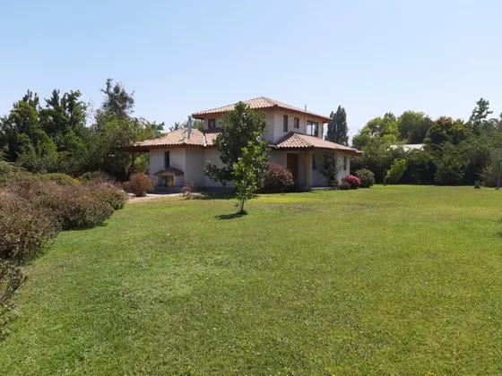 Arriendo Casa En Parcela Compartida En Condominio En Pirque