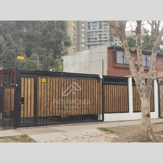 Casa En Venta De 8 Dorm. En Estación Central
