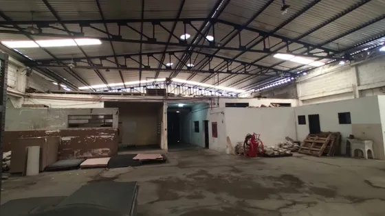 Galpon En Alquiler En Santa Rosa 700 M² (yb)