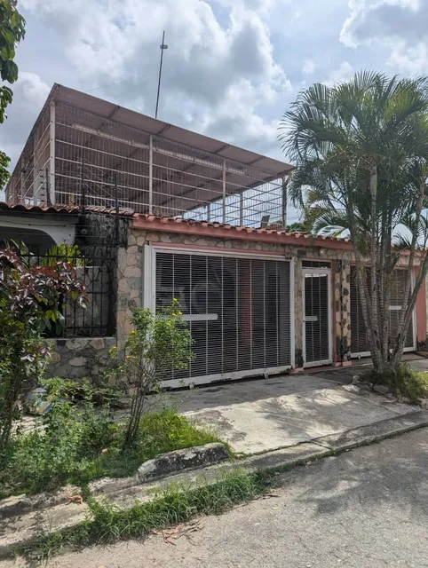Casa En Las Quintas De Naguanagua. Plc-1155