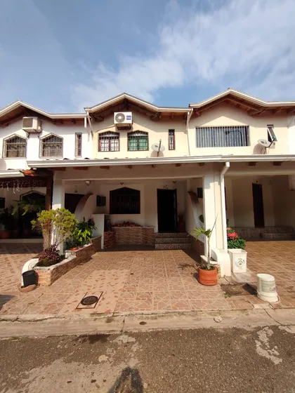 Lh Towmhouse En Los Laureles De La Castellana 