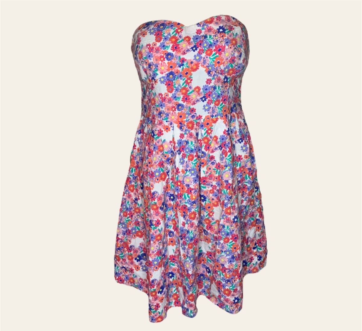 Vestido rosa floreado No Boundaries dama Vestido strapless No Boundaries estampado - Glow Fashion Vestido rosa floreado No Boundaries dama Vestido strapless No Boundaries estampado - Glow Fashion