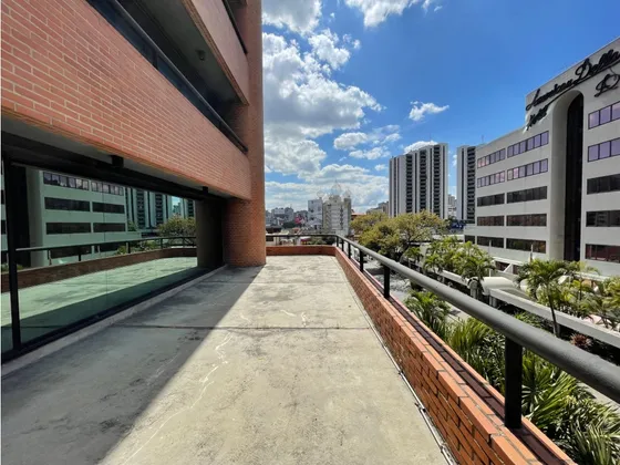 Se Vende/alquila Oficina 300m² + 200m² Terraza El Rosal