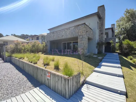 Casa En Pinar Del Faro, Piscina Y Parrillero, 4 Dormitorios Mas Playroom Y Servicio