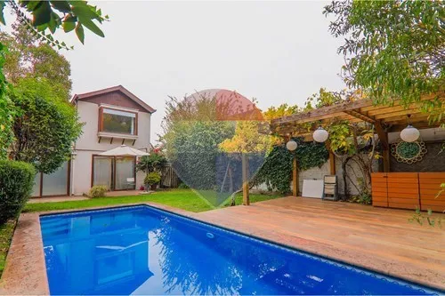 Casa En Venta De 3 Dorm. En Las Condes