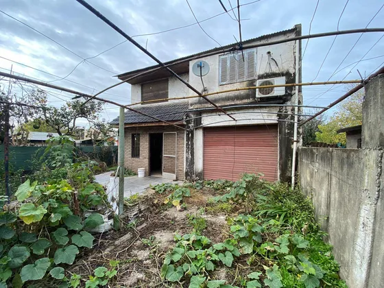 Casa | 2 Dormitorios | 2 Plantas | Cochera | Gran Lote De 500 M² | Gaboto