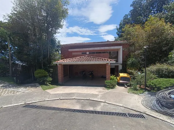  Casa En Arriendo Ubicada En Medellín Sector Intermedia (27622).
