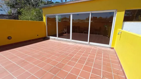 40 E/2 Y 3. Venta De Ph De 2 Dormitorios Con Jardín, Quincho Y Terraza