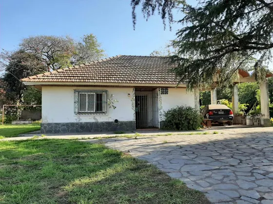 Casa En Venta - 2 Dormitorios 1 Baño - Cochera - 1230mts2 - Monte Grande