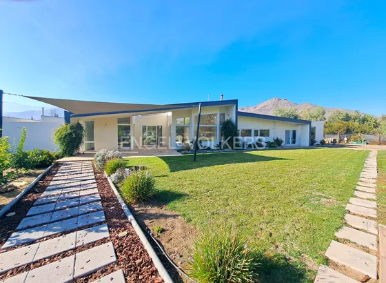 Excelente Casa De Un Piso En Las Brisas De Chicureo