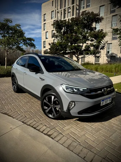 Volkswagen Nivus Highline Hero