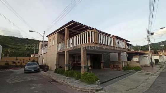 Casa En Venta En Valle Paraiso Turmero Aragua 25-13709 Irrr