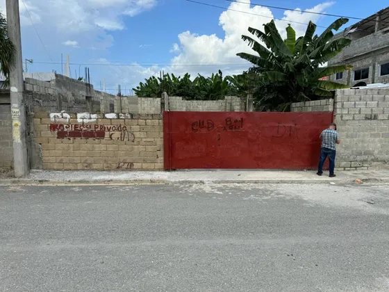 Mejora En Residencial Argentina, Sto. Dgo. Este.  Titulo, Mejora Con Más De 5,000 Blocks Pegados