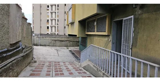 Alquilo Anexo 110m2 Colinas De Bello Monte 5290
