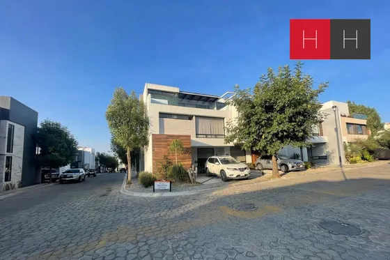 Casa En Venta En Lomas De Angelópolis Cascatta