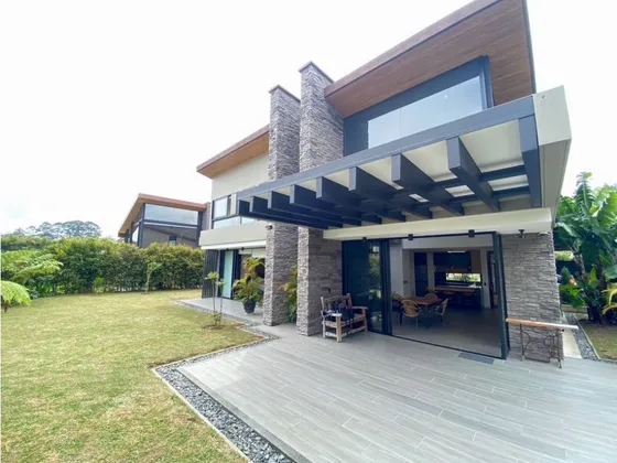 Casa En Arriendo Amoblado En Llanogrande Unidad Cerrada
