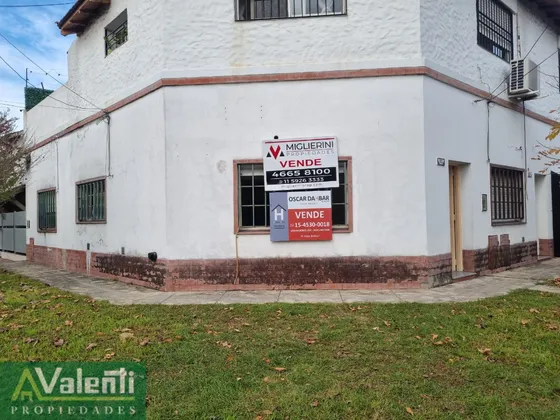 Casa Ph En Venta 2 Ambientes Al Frente, Parque Quirno, Hurlingham